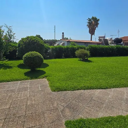 Vakantiehuis Potidaia The Garden Oasis Summer House