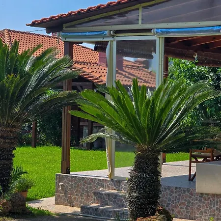 Potidaia The Garden Oasis Summer House Dom wakacyjny Nea Poteidaia